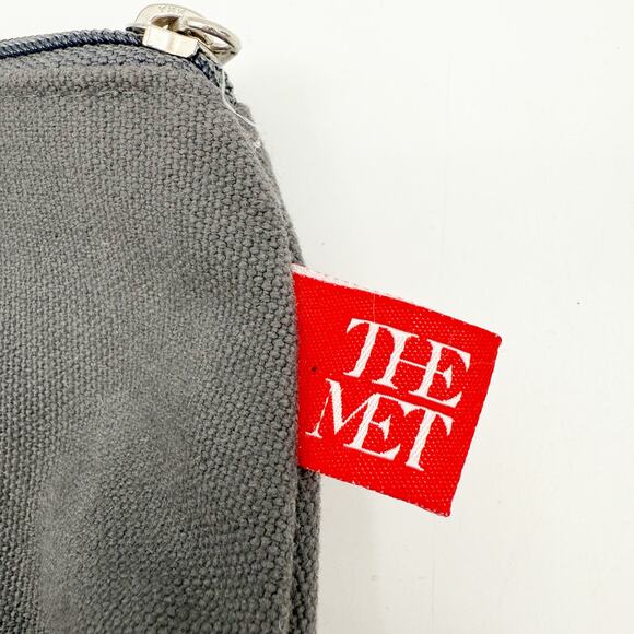 THE MET The Metropolitan Museum of Art ‘Yield to the Art’ Canvas Zipper Pouch - Picture 5 of 12